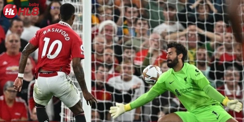 Người chơi đang theo dõi kết quả trên nền tảng cá cược trực tuyến